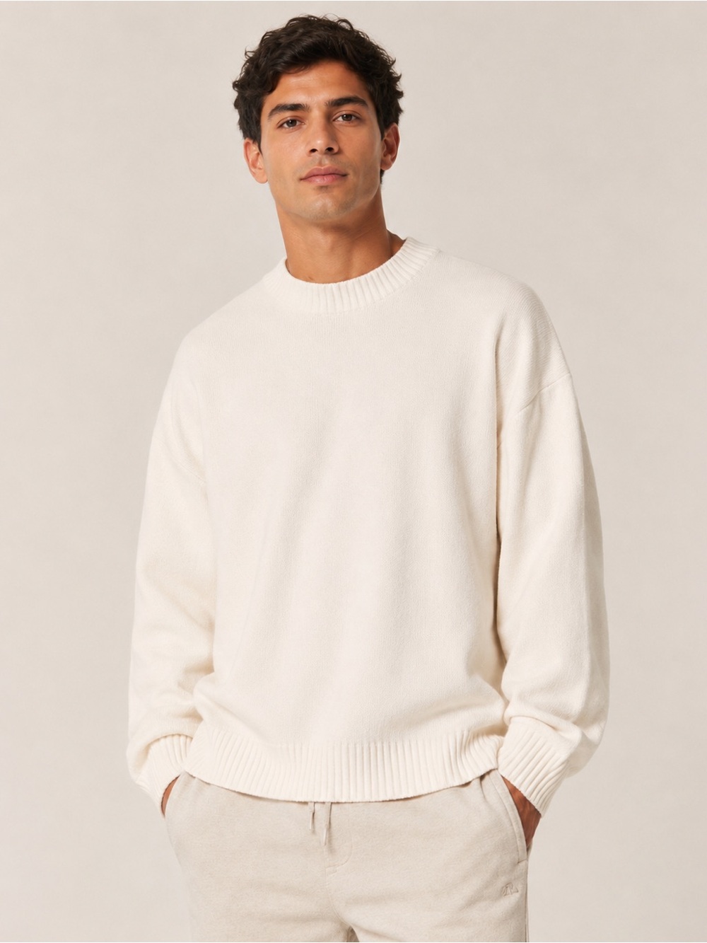 Hollister Men’s Boxy Fit Cream Crewneck Knit Sweater Size Medium Cotton Blend